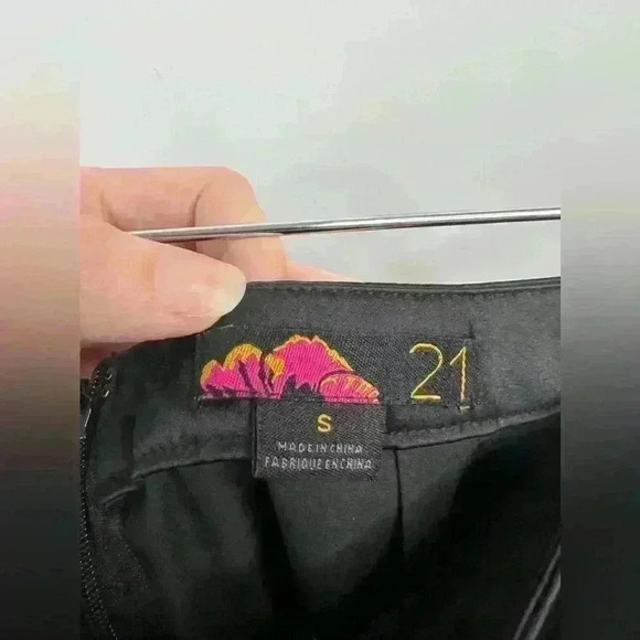 Vintage Forever 21 Women’s Black Straight Grunge Punk Goth Mini Skirt Small - Picture 9 of 13